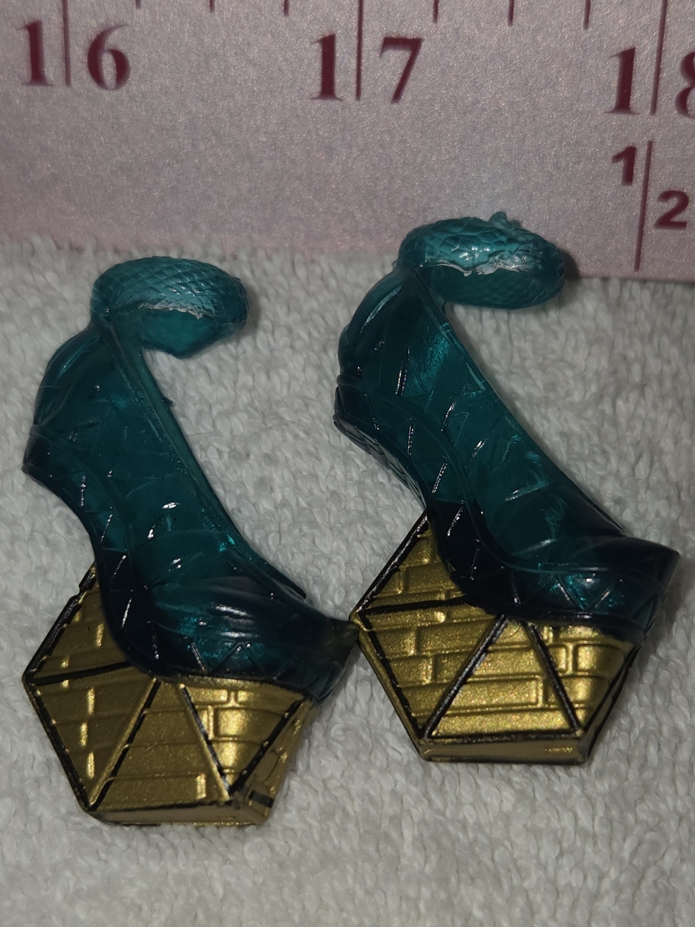 Mattel Monster High Cleo Ghouls Rule Teal and Gold Doll High-Heel Shoes
